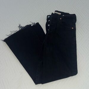 Black Levi’s Ribcage Crop Flare